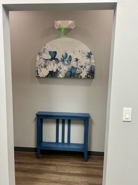 Lakewood Ranch hallway nook with blue accent